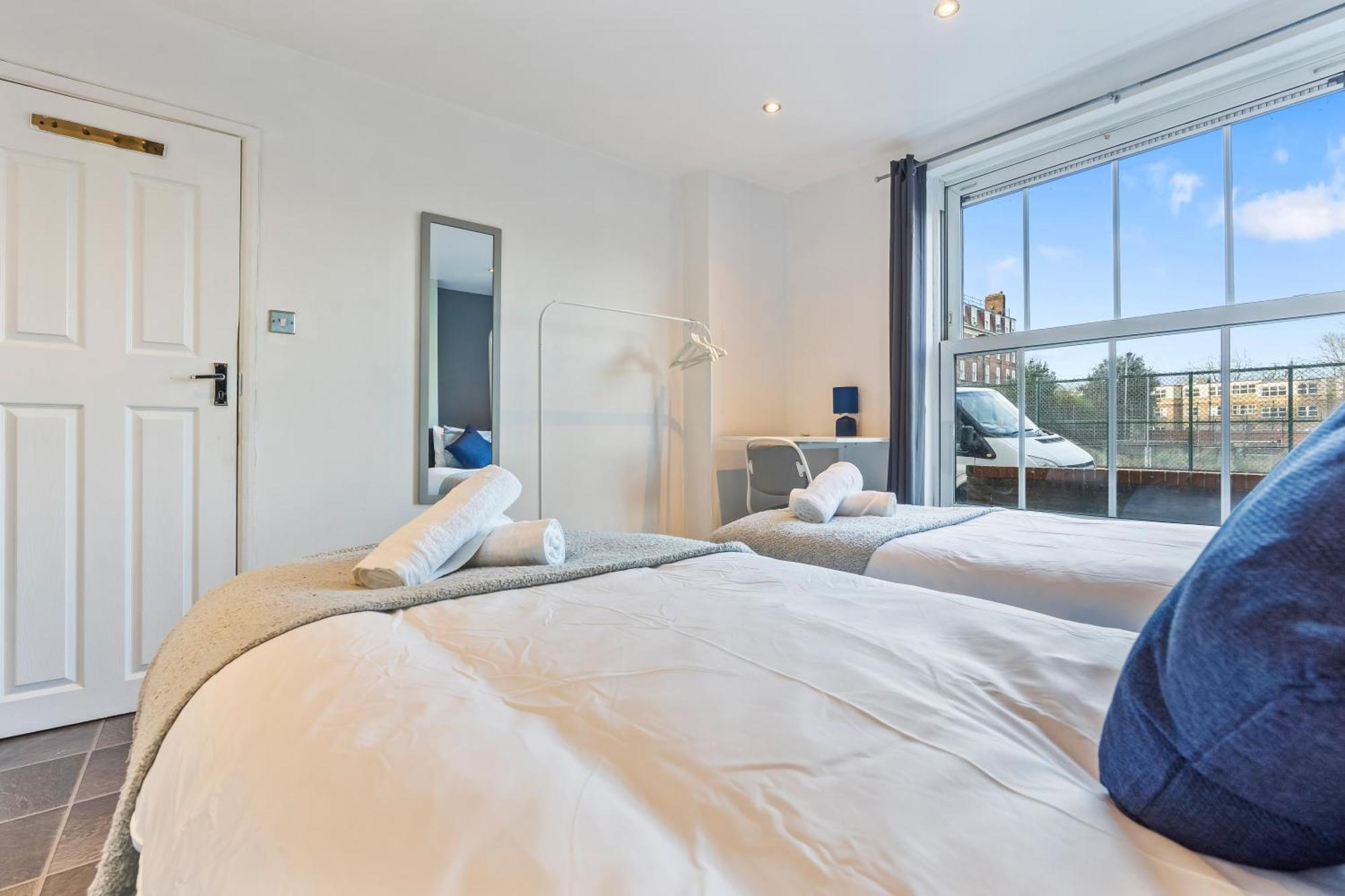 Comfy 4Br House Close To Subway London Eksteriør billede